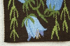 画像2: 北欧　フレミッシュ織/青い花　 (2)