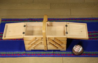 画像1: 北欧のヴィンテージ木製ソーイングボックス