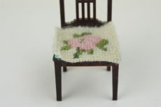 画像2: ミニチュア家具　Lundbyドールハウス/刺繍チェア（ピンク） (2)