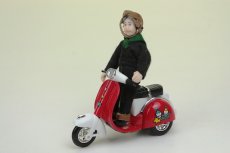 画像1: ミニチュア家具  Lundbyドールハウス/VESPA＆ライダー (1)