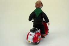 画像3: ミニチュア家具  Lundbyドールハウス/VESPA＆ライダー (3)