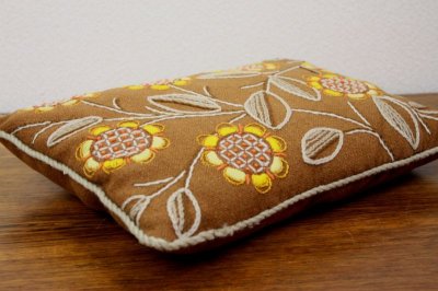 画像1: 北欧刺繍クッション/ひまわり　