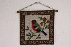 画像1: 北欧　ツヴィスト刺繍タペストリー/赤い鳥 (1)