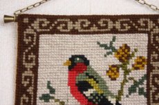 画像2: 北欧　ツヴィスト刺繍タペストリー/赤い鳥 (2)