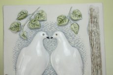 画像2: Jie Gantofta Staffan Johnson/二羽の白い鳩　陶板 (2)