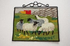 画像1: 北欧　ツヴィスト刺繍タペストリー/羊たち (1)