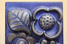 画像2: UpsalaEkeby Berit Ternell/ウプサラエクビー ベリット・ターナー 花の陶板 (2)