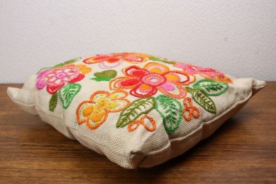 画像1: 北欧刺繍クッション/フラワー