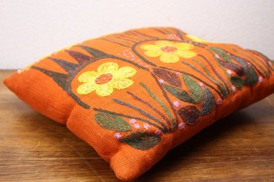 画像1: 北欧刺繍クッション/フラワー