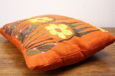 画像2: 北欧刺繍クッション/フラワー