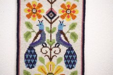 画像3: 北欧　ツヴィスト刺繍タペストリー/花と孔雀 (3)