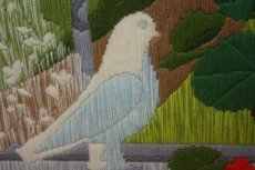 画像4: 北欧刺繍　タペストリー/花と鳥（木製フレーム入り） (4)