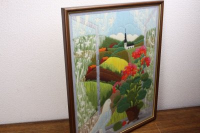 画像1: 北欧刺繍　タペストリー/花と鳥（木製フレーム入り）