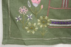 画像4: 北欧刺繍　タペストリー/森の姉妹 (4)