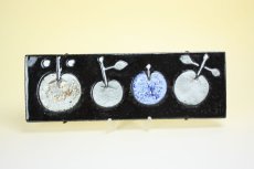 画像1: Rorstrand Sylvia Leuchovius Atelje/ロールストランド シルヴィア・レウショヴィウス リンゴの陶板 (1)