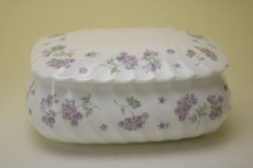 画像2: Wedgwood April Flowers Trinkett Box/ウェッジウッド エイプリルフラワー  (2)