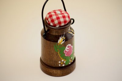 画像1: 北欧手芸小物　ピンクッションホルダー/伝統花柄