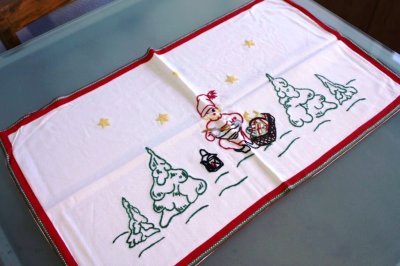 画像3: 北欧のX'mas　刺繍クロス　サンタのディナー