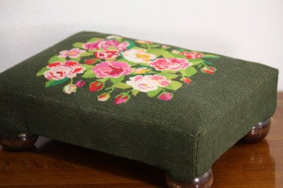 画像1: デンマーク 刺繍スツール（バラ）