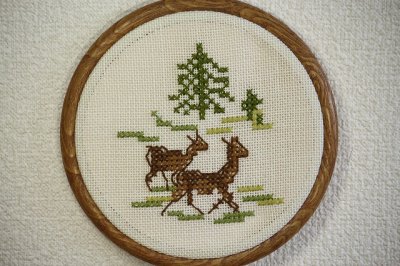 画像2: 北欧刺繍タペストリー　鹿/木枠