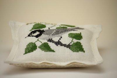 画像1: 北欧刺繍ピンクッション/バード