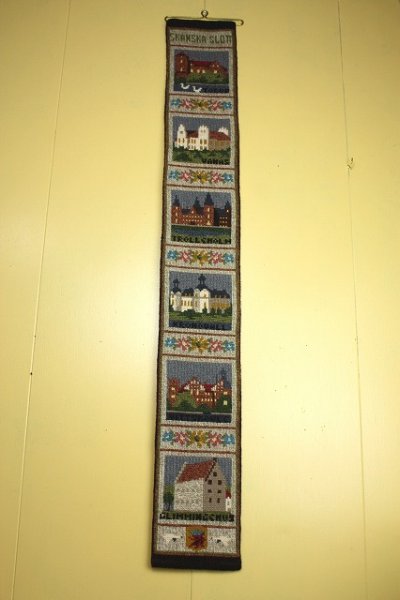 画像1: 北欧ツヴィスト刺繍タペストリー　スコーネの家