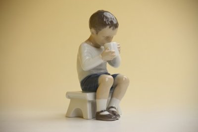 画像1: Royal Copenhagenロイヤル・コペンハーゲン/ミルクを飲む少年