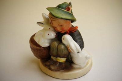 画像1: フンメルドール/Goebeｌ社M.I.Hummelfigur/ウサギと少年