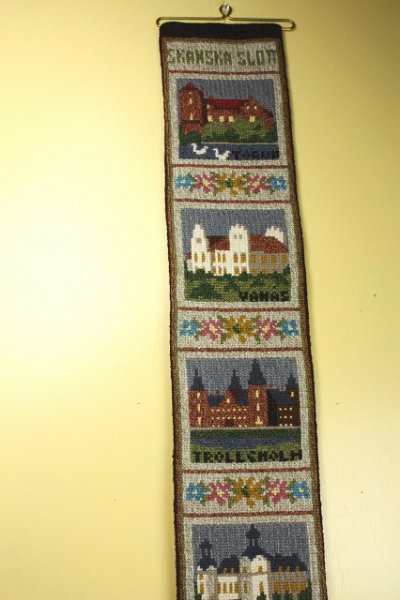 画像2: 北欧ツヴィスト刺繍タペストリー　スコーネの家
